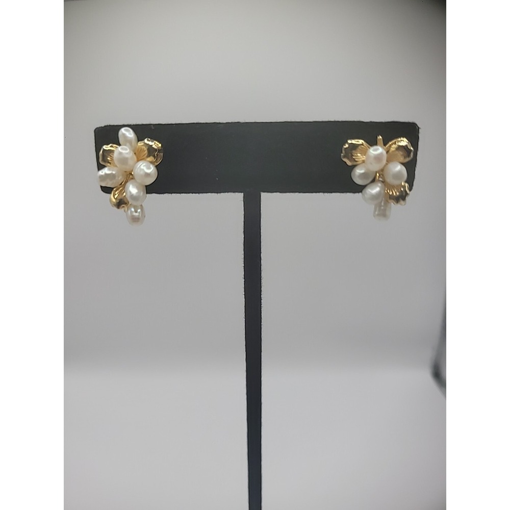 Vintage Gold Tone White Beaded Clip On Lever Back Huggie Earrings Womens Jewelry